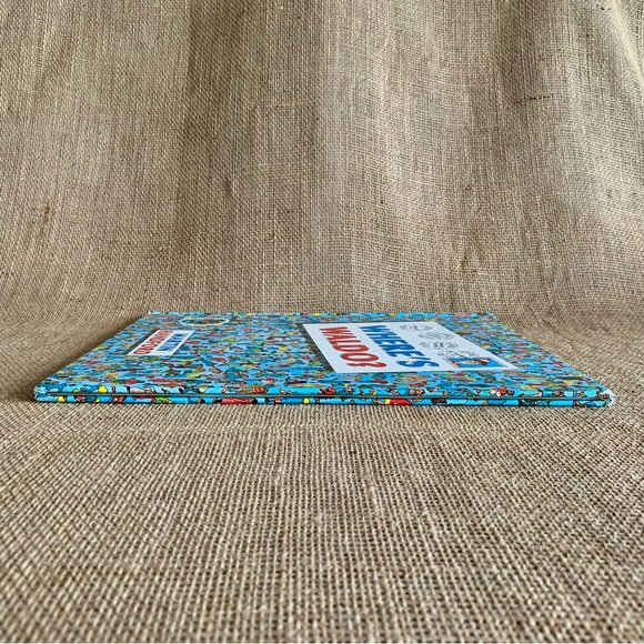 WHERE’S WALDO Oversized Hardback Search and Find Fun Book - Picture 8 of 11